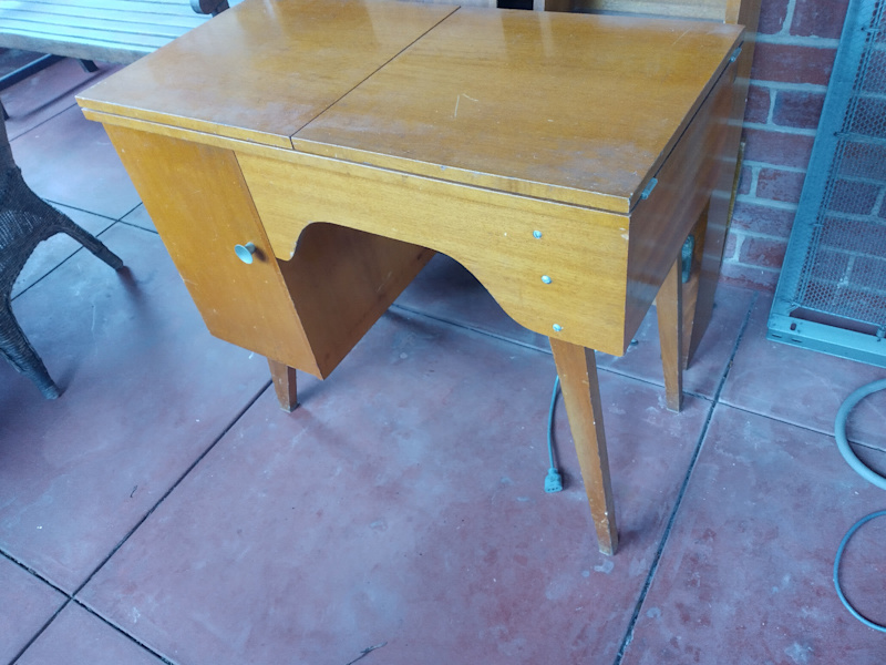 NECCHI SUPERNOVA MARK II VINTAGE SEWING MACHINE WITH INTEGRATED TABLE63612128753922111