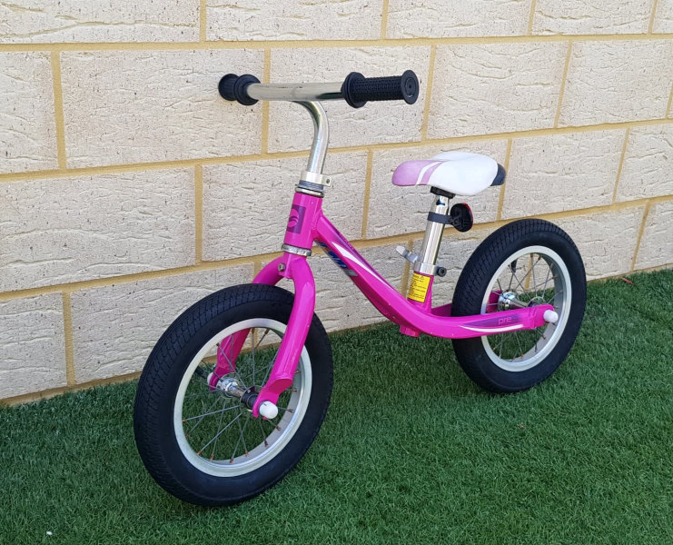 giant pre balance bike pink