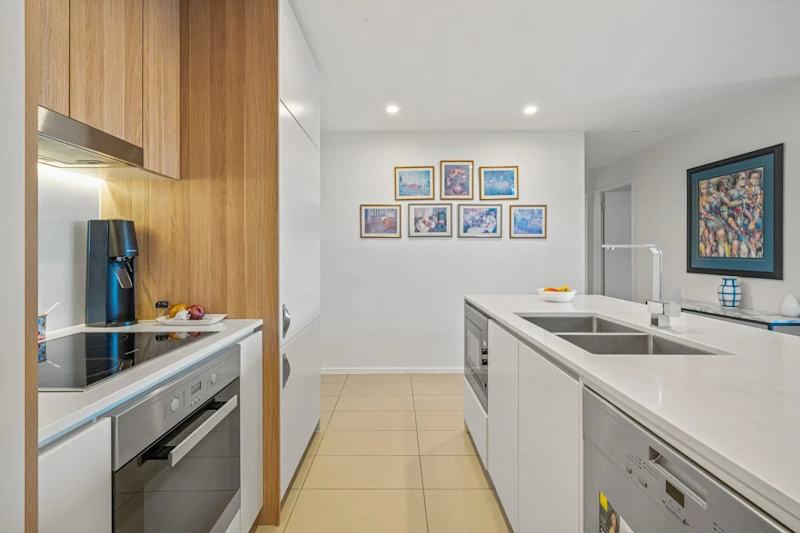 Wake Up to Breathtaking Vistas: Corner Apartment Living in Kingston Foreshore!62932719333377111
