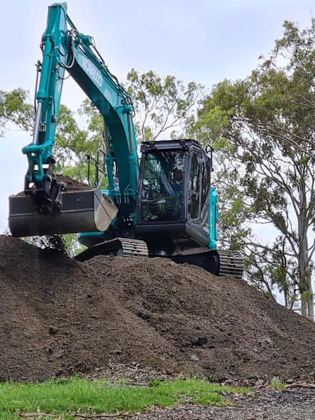 EARTHWORKS- Wet hire Excavators, Skidsteers, Tipper trucks 62863843439489112