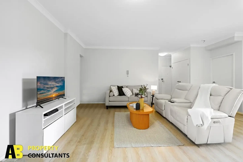 What a Location - 2 Bedroom 2 Bathroom walking to Toongabbie Station63007596211458112