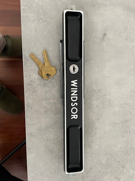 Roller door lock63437935969410111