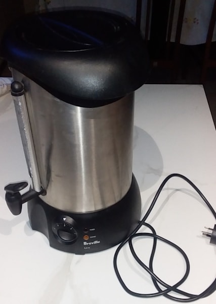 ELELTRIC 6 LITRE BREVILLE URN--STAINLESS STEEL630133497378571128