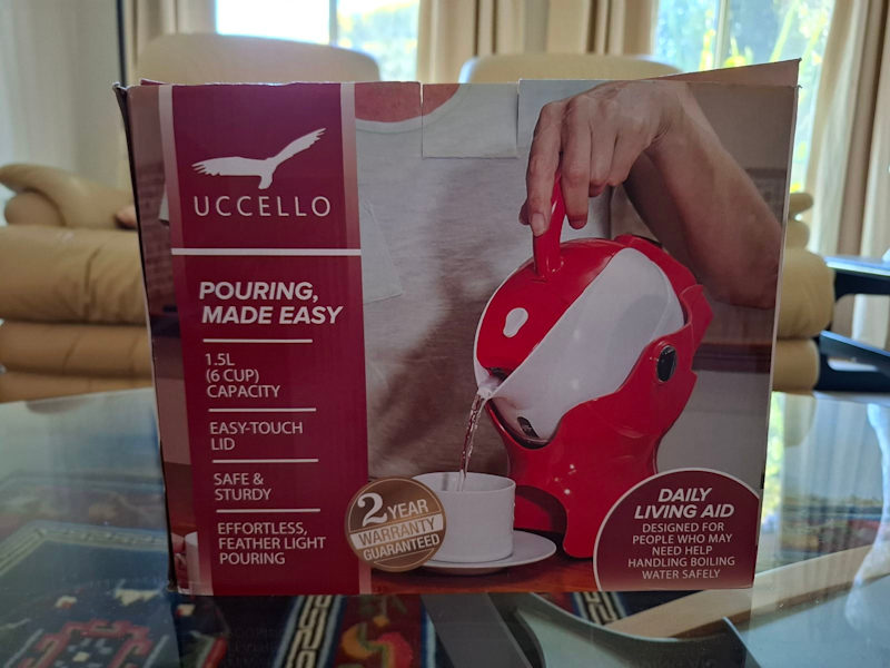 Uccello kettle brand new in box still has warranty63022181048450111