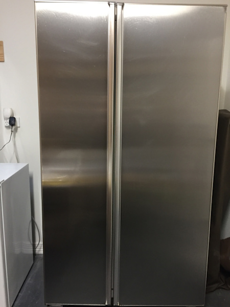 FRIDGE FREEZER. LOOKS GREAT. EXCELLENT WORKING ORDER630169095265311121