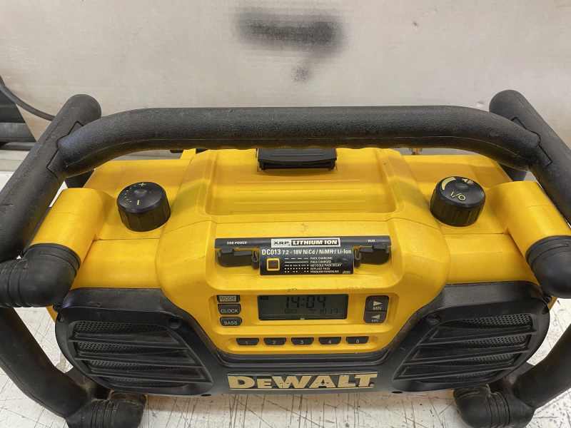 DeWALT12/18volt Radio / Charger DC013-XE