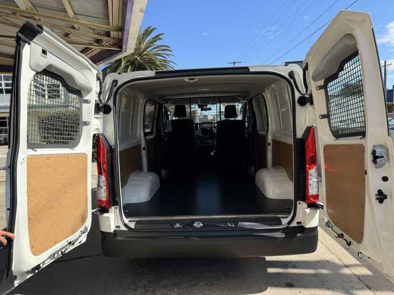 12 seat 8 seats Van People Mover Rent Hire62936654978691114