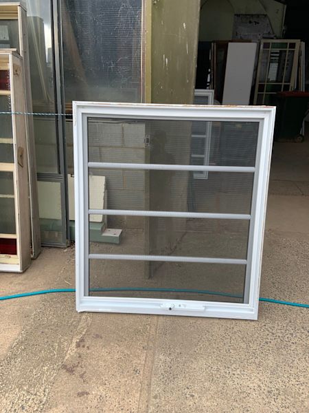 WHITE ALUMINIUM AWNING STYLE WINDOW X463010883784067111