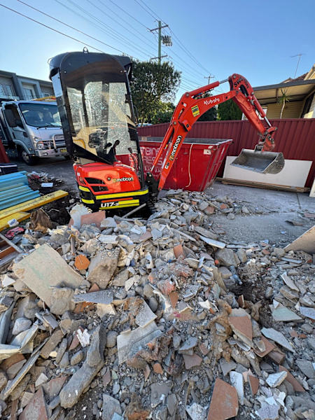 Excavator hire 1.7T Kubota (wet and dry options available) 62938581963138112