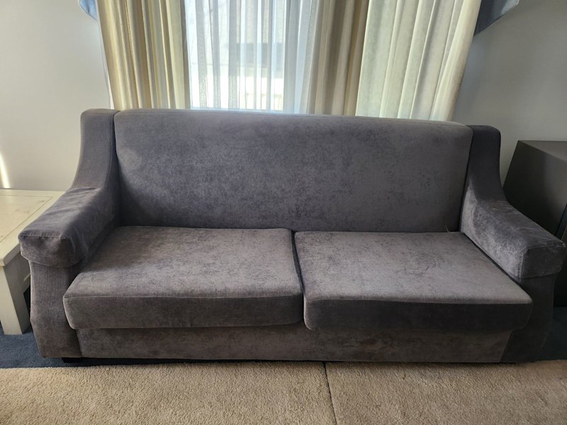 2 x 3 seater lounges 62863383996931111