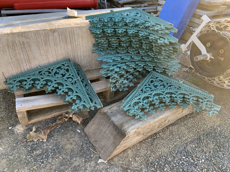 ORNATE CORNER LACE BRACKETS X 2663014240960003111