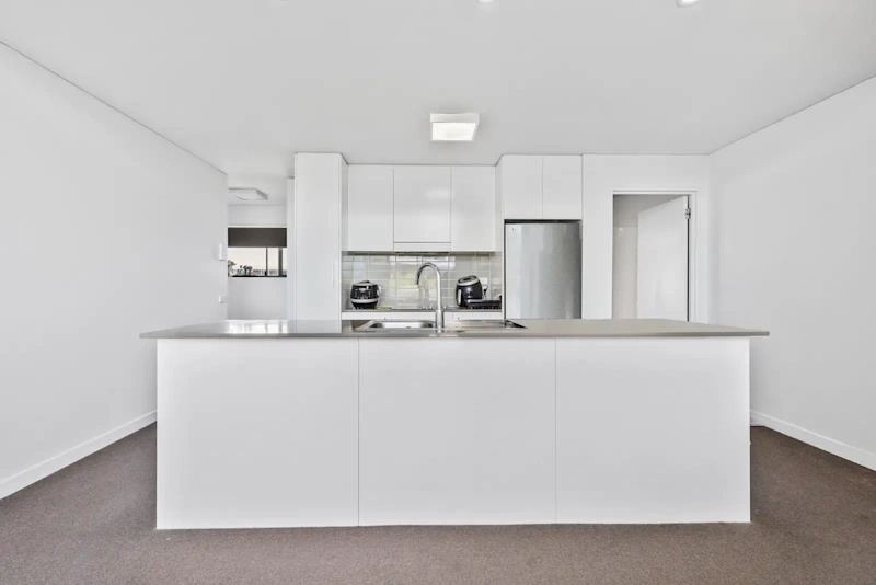 TOP FLOOR, HIGH CEILINGS & SUN FILLED62929678228227112