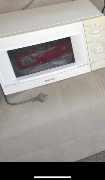 Samsung Ceramic-Enamel Microwave For Sale63021730540034111