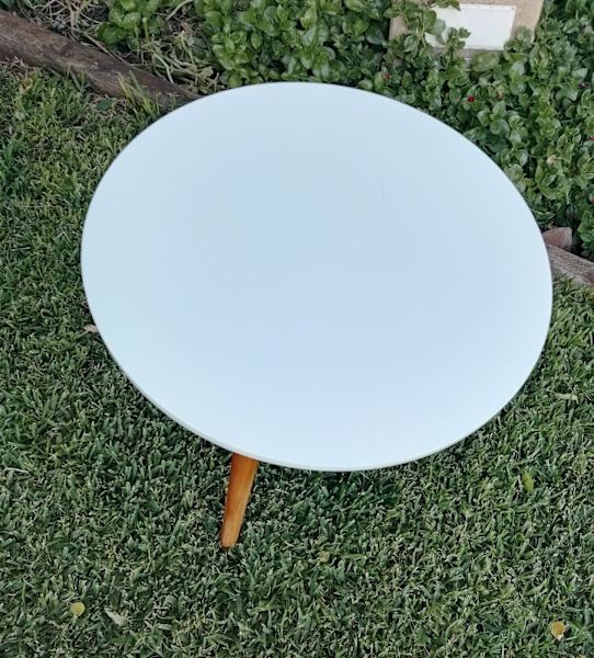 Small Round White Table with Timber Legs62863408382081114