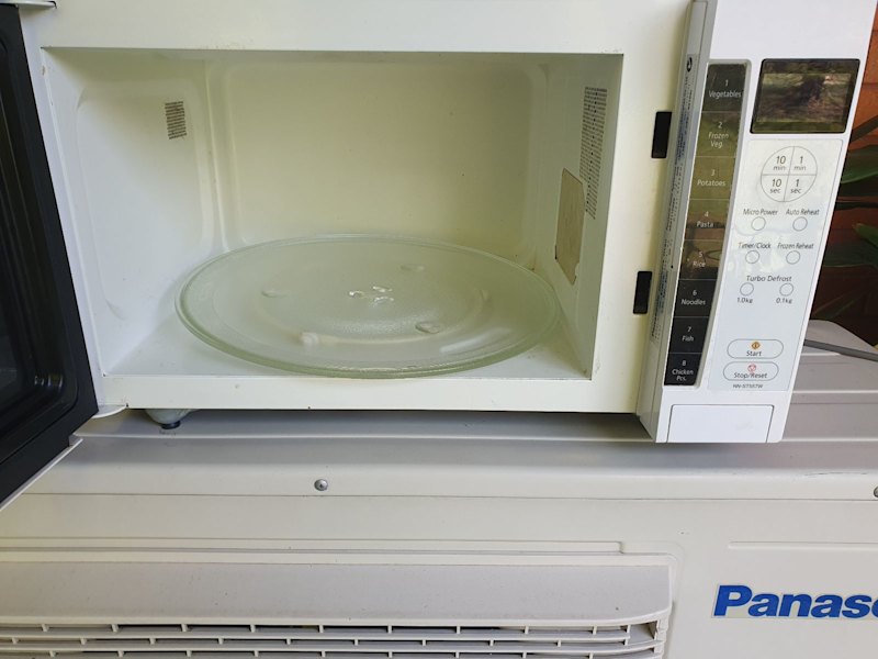 PANASONIC INVERTER MICROWAVE...1100 WATTS...25 LITRE CAPACITY.63019532346241113