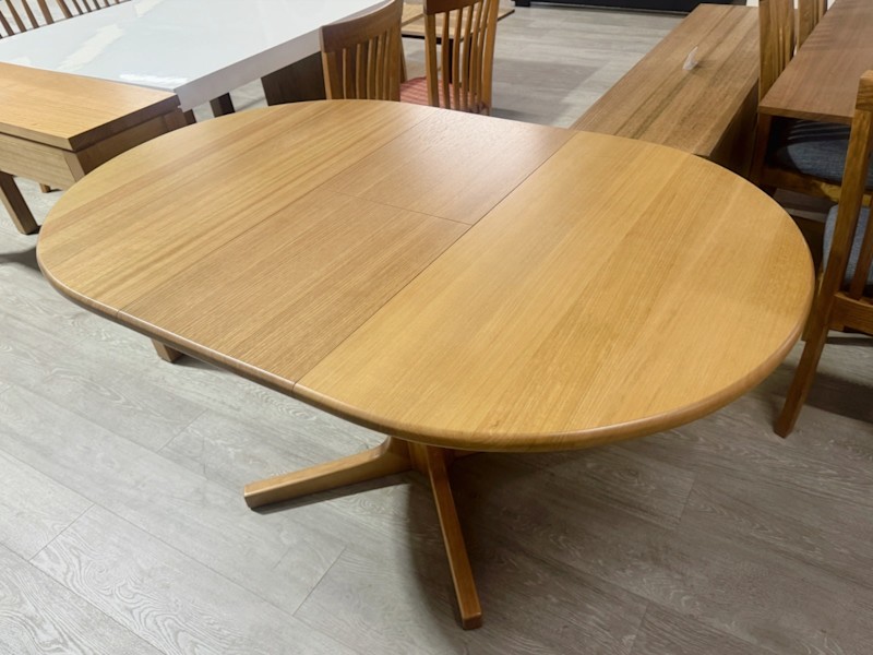TB54 - Tassie Oak Extendable Dining Table Only62863412874243112