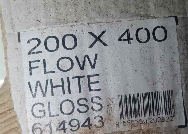 200 x 400 flow white gloss tiles63007278704129111