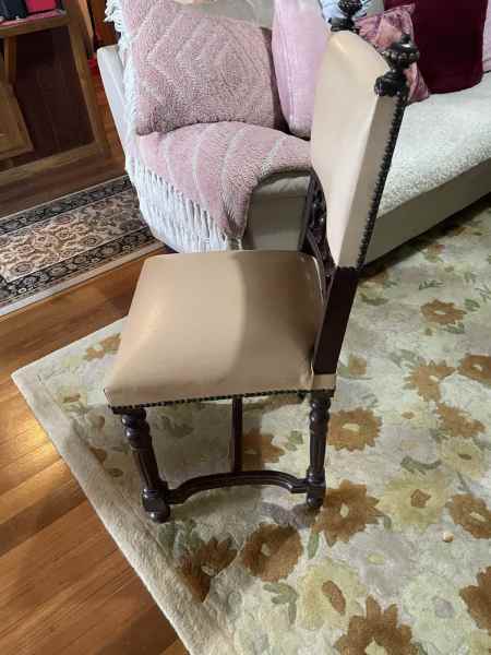 Dining chair. Top condition $5062863409021442112