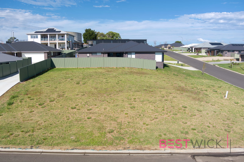 Corner Block with Expansive Views62882775063298113