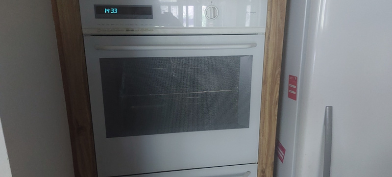 St George white Wall oven with separate grill, works well.63017764364931112