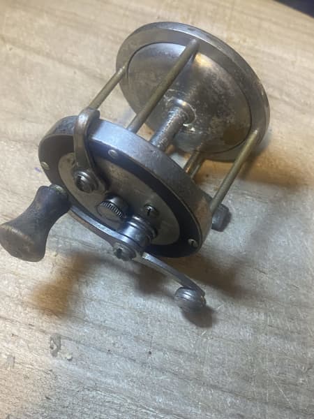 Vintage Pflueger Bond Bait Casting Reel Model 2000 - Near Mint Condition