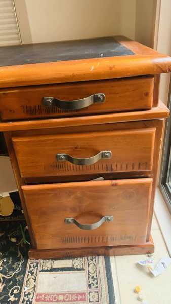 Desk governors with leather insert62863838423299111