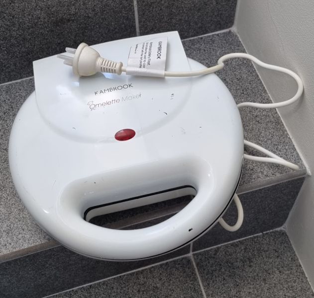 Kambrook Omelette Maker (KOM2)63021283980290111