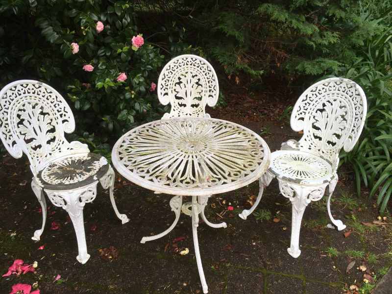 retro garden table and chairs