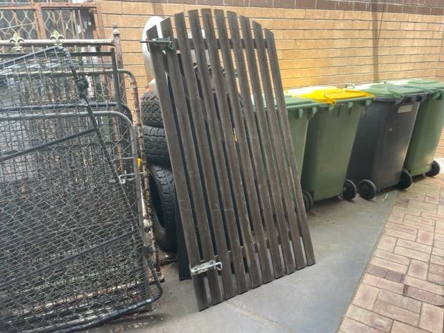 GATES SCREENS NEWISH TO VINTAGE TXT MOB ONLY62863396404481117