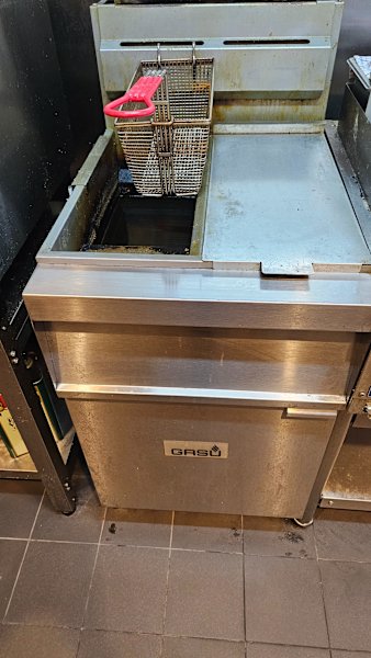 GASU Split Basket Fryer. 1 year old63019990528387111