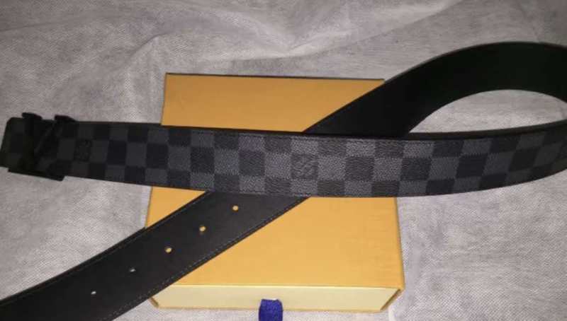 Louis Vuitton LV Initiales 40mm Reversible Belt Anthracite Leather. Size 90 cm