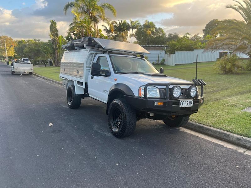 2011 Nissan navara manual 4x4 camper62936663027073111