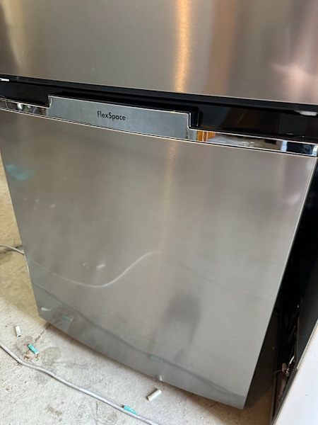 *Delivery available* Westinghouse 369L fridge63017766063234112