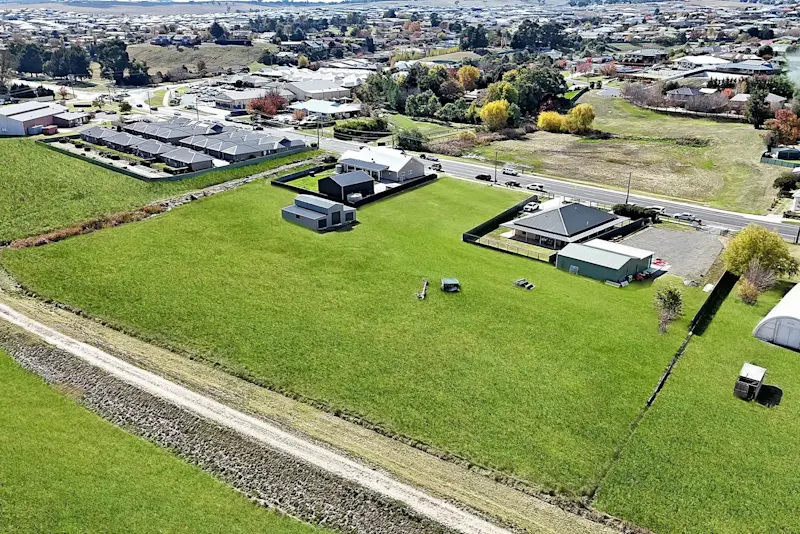 Town-Edge Acreage with Big Possibilities63007279988739111