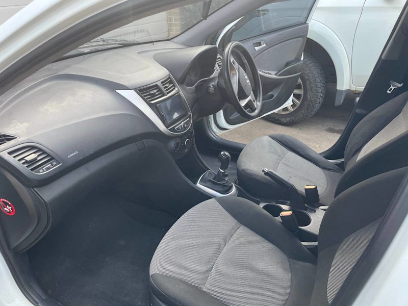 Hyundai accent 201462935687362690114
