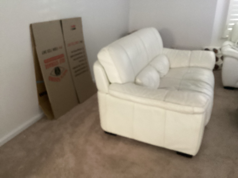 2 seater white leather Lounge62863378477059111