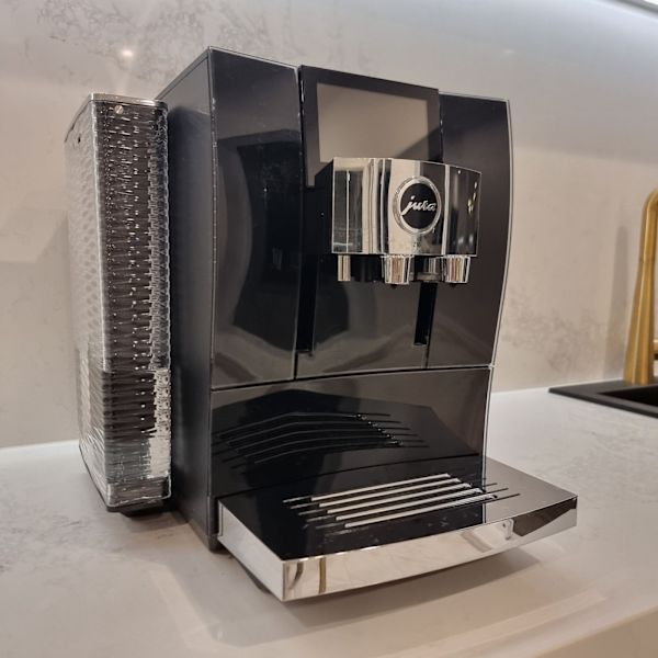 Jura Z10 Automatic Coffee Machine - Black630177653754901124