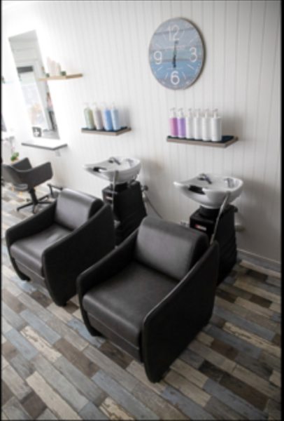BUSY COASTAL HAIR SALON FOR SALE – YAROUMBA (SUNSHINE COAST)   Establi62882774148225113