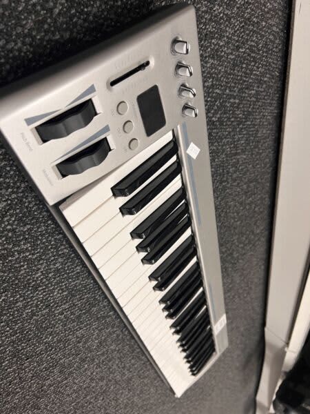 masterkey 49 midi keyboard