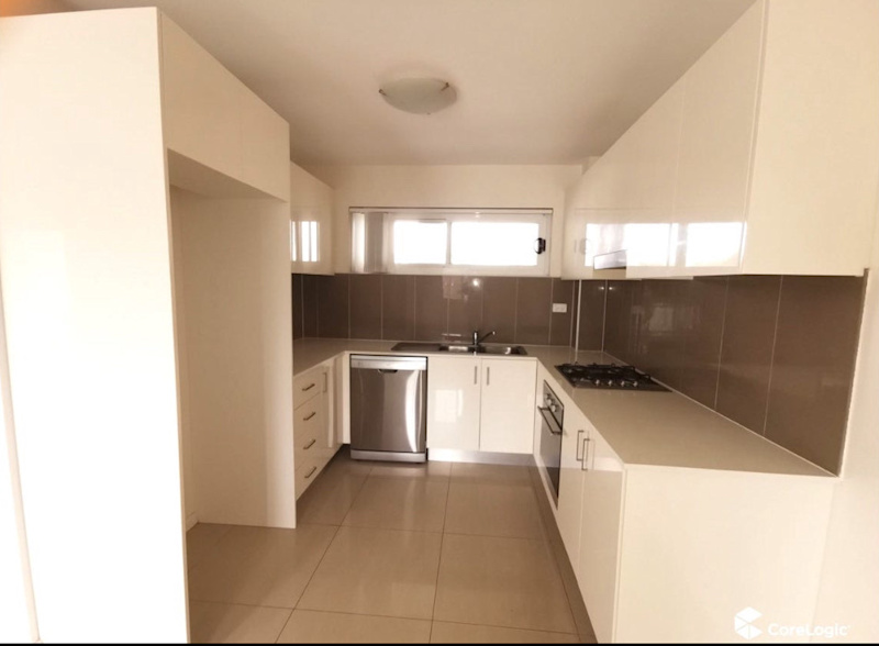 Spacious & Stylish Split-Level Three Bedroom Apartment629182835475221110
