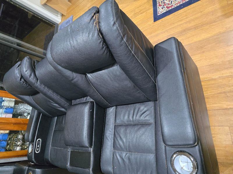 Recliner sofa 3 and 2 piece . 62863370781313114