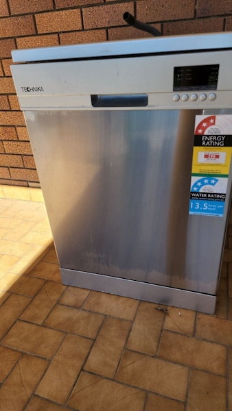 Good condition dishwasher.  63019076326273113