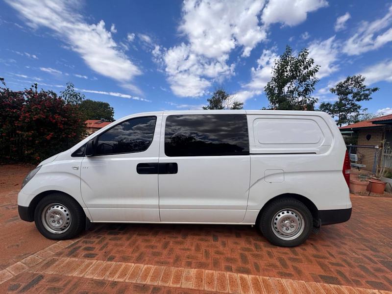 2017 HYUNDAI iLOAD 3S LIFTBACK 5 SP AUTOMATIC 4D VAN62882772916738111