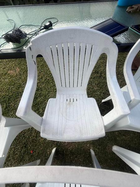 6 white chairs for Sale 62866849425026114