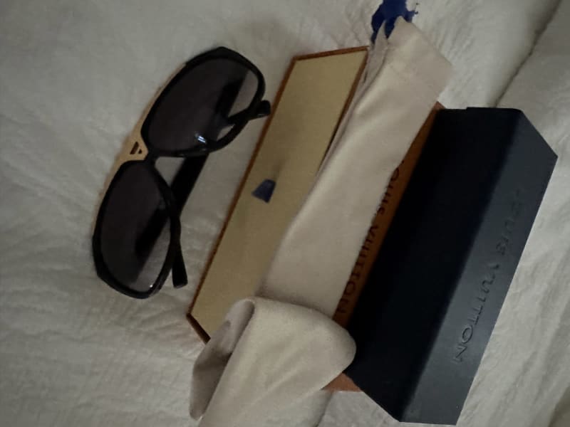 Louis Vuitton, Accessories, Louis Vuitton 1 Evidence Pilot Sunglasses  Gold