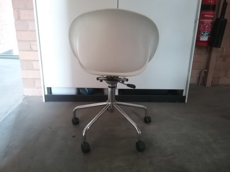 white plastic egg chair