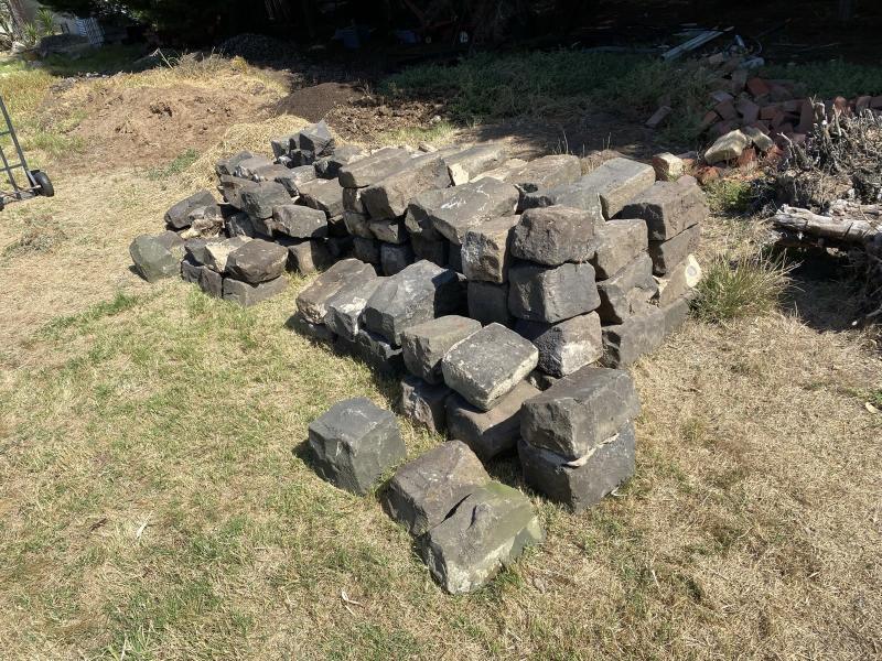 Bluestone/ Blocks /Pitchers / Cobbles/ Edges63006906605569111