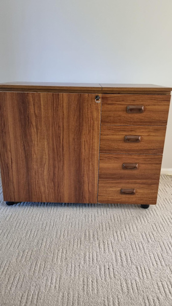 Horn Sewing cabinet with 4 drawers628633755205131125