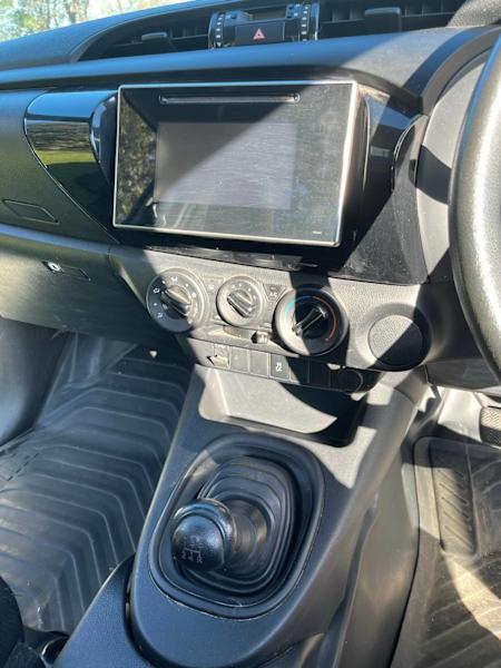 Toyota Hilux Workmate 4 x 262935687061377113