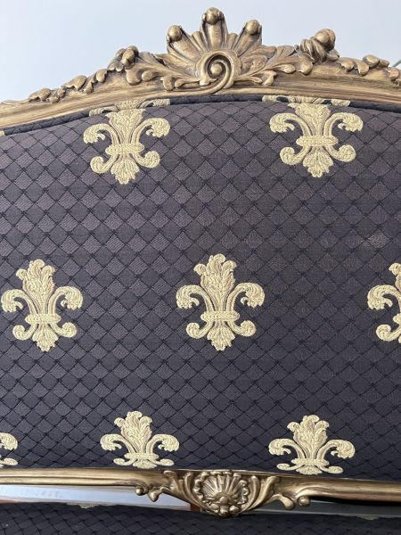 Vintage couch62863406507395113